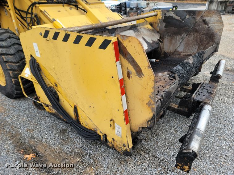 Weiler E1250A shuttle buggy material transfer vehicle in Cassville, MO