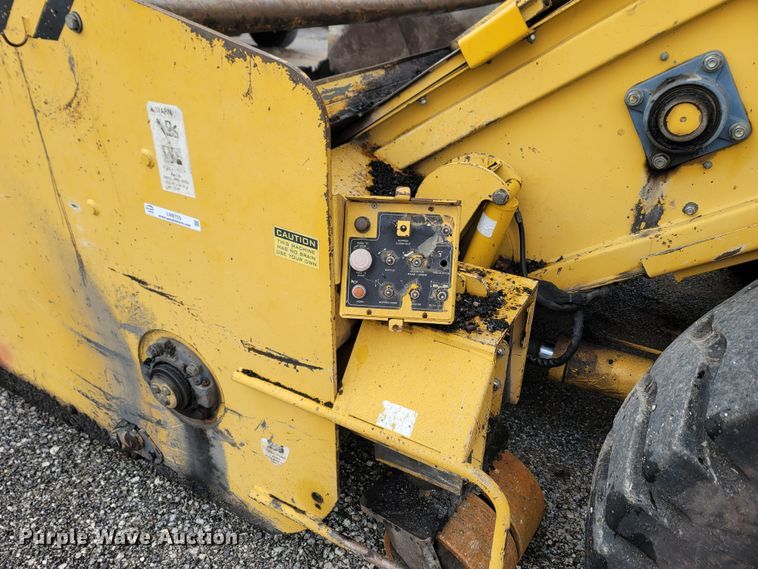 image for item LN9753 Weiler E1250A  shuttle buggy material transfer vehicle