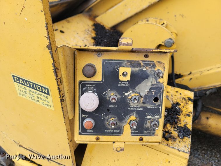 image for item LN9753 Weiler E1250A  shuttle buggy material transfer vehicle