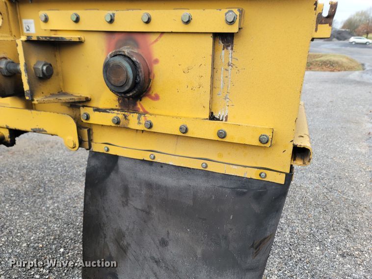 Weiler E1250A shuttle buggy material transfer vehicle in Cassville, MO