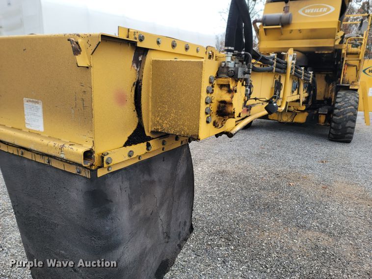 image for item LN9753 Weiler E1250A  shuttle buggy material transfer vehicle