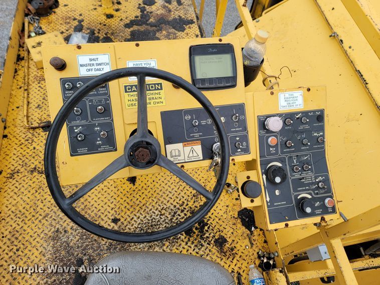 image for item LN9753 Weiler E1250A  shuttle buggy material transfer vehicle