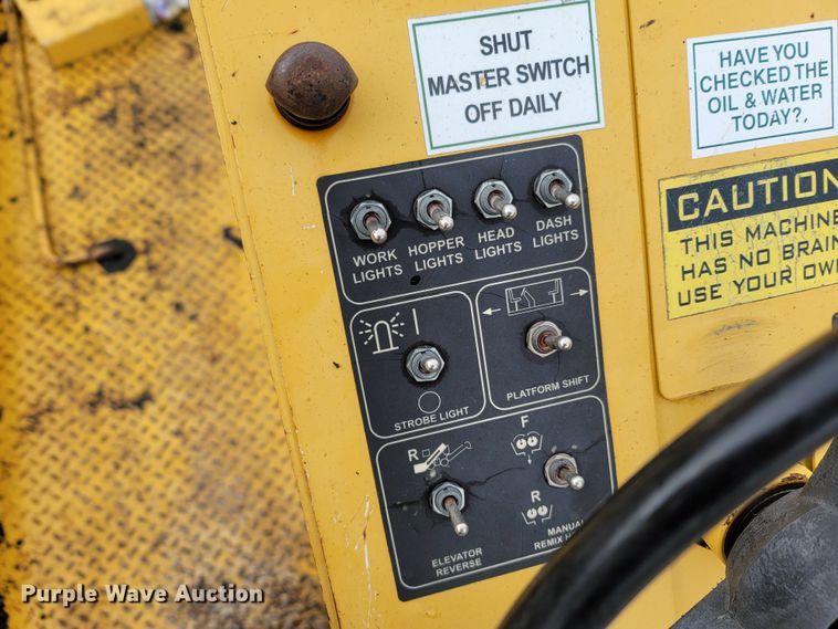 image for item LN9753 Weiler E1250A  shuttle buggy material transfer vehicle