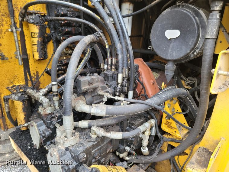 image for item LN9753 Weiler E1250A  shuttle buggy material transfer vehicle