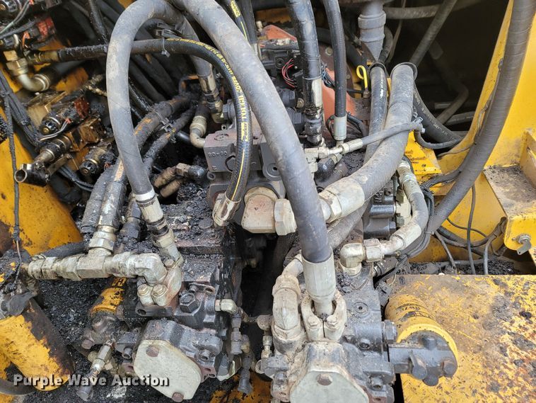 image for item LN9753 Weiler E1250A  shuttle buggy material transfer vehicle