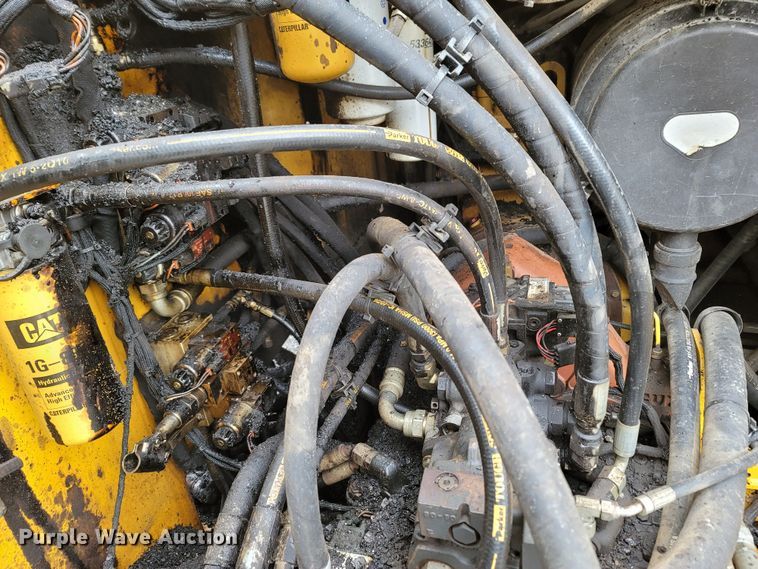 image for item LN9753 Weiler E1250A  shuttle buggy material transfer vehicle