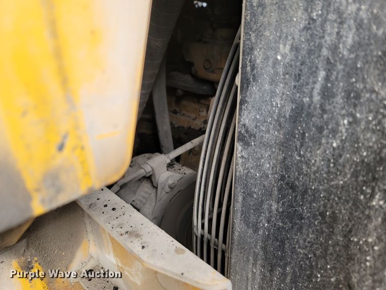 image for item LN9753 Weiler E1250A  shuttle buggy material transfer vehicle