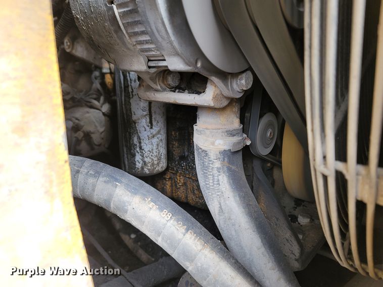 image for item LN9753 Weiler E1250A  shuttle buggy material transfer vehicle