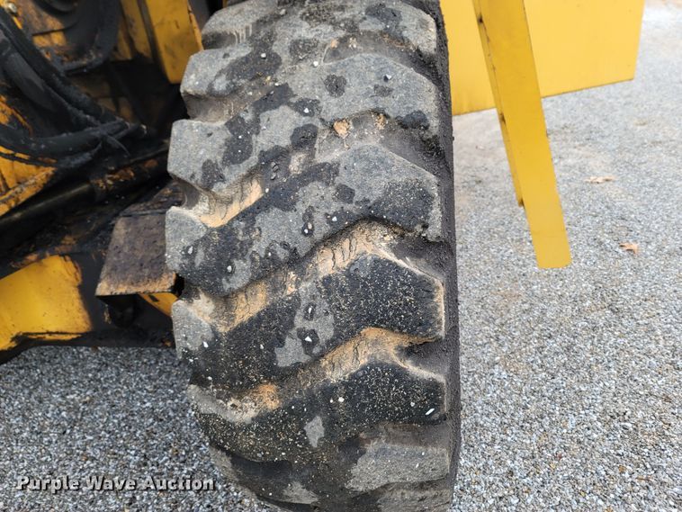 image for item LN9753 Weiler E1250A  shuttle buggy material transfer vehicle