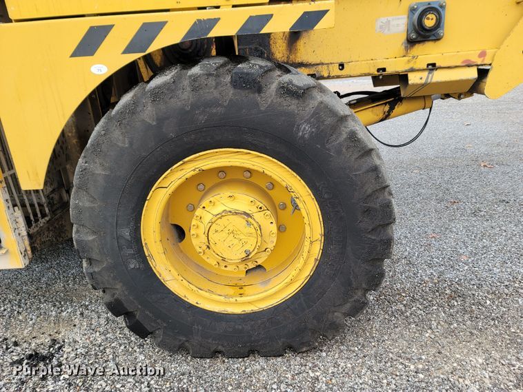 Weiler E1250A shuttle buggy material transfer vehicle in Cassville, MO