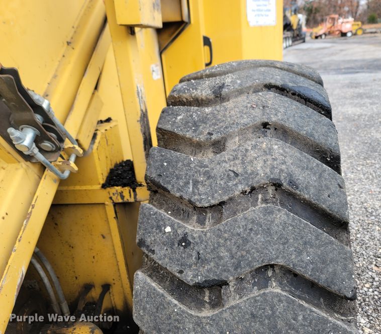 image for item LN9753 Weiler E1250A  shuttle buggy material transfer vehicle