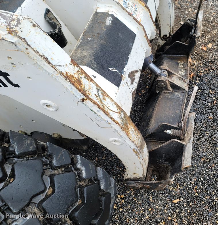 image for item LN9754 Bobcat 863  skid steer loader