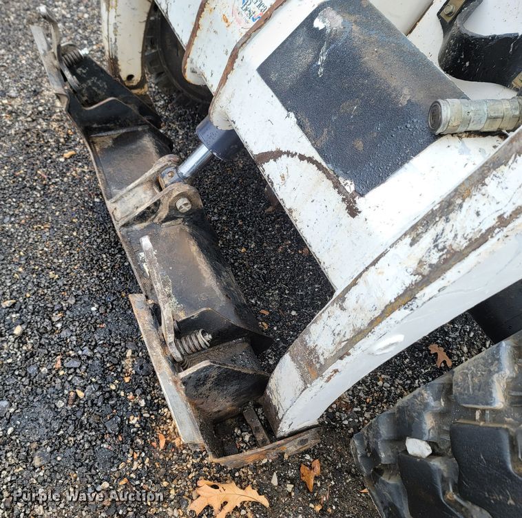 image for item LN9754 Bobcat 863  skid steer loader