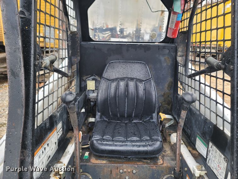 image for item LN9754 Bobcat 863  skid steer loader