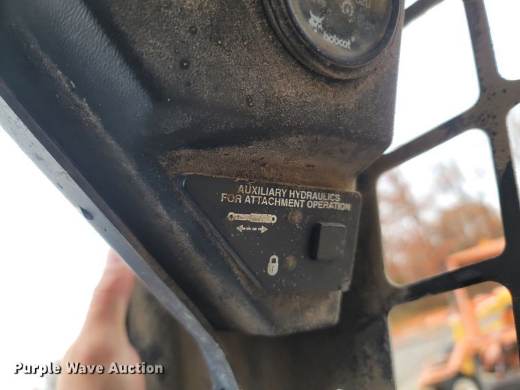 image for item LN9754 Bobcat 863  skid steer loader