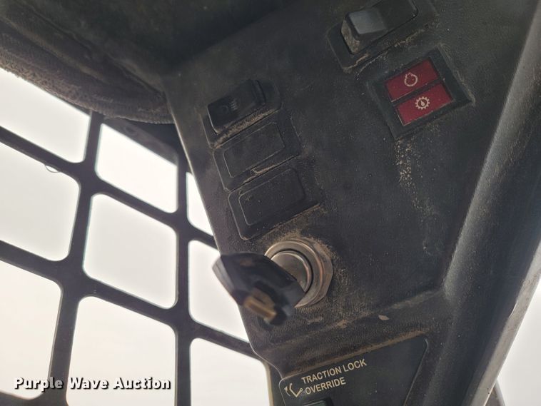 image for item LN9754 Bobcat 863  skid steer loader