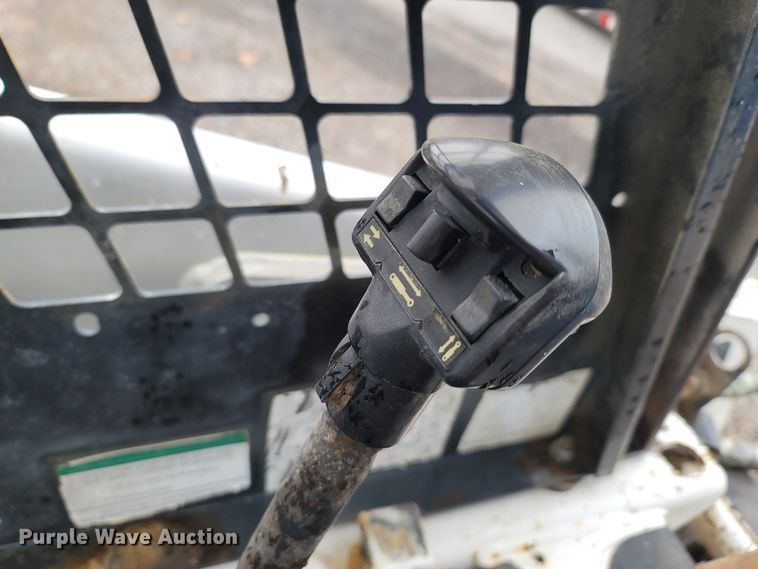 image for item LN9754 Bobcat 863  skid steer loader