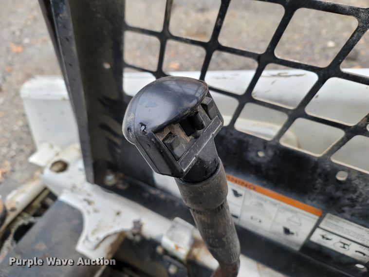 image for item LN9754 Bobcat 863  skid steer loader