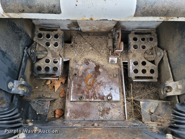 image for item LN9754 Bobcat 863  skid steer loader