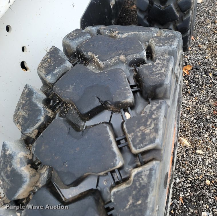 image for item LN9754 Bobcat 863  skid steer loader