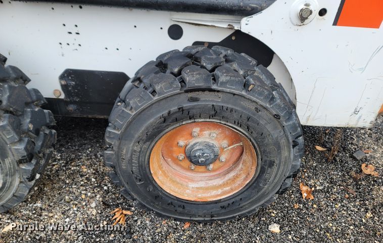 image for item LN9754 Bobcat 863  skid steer loader