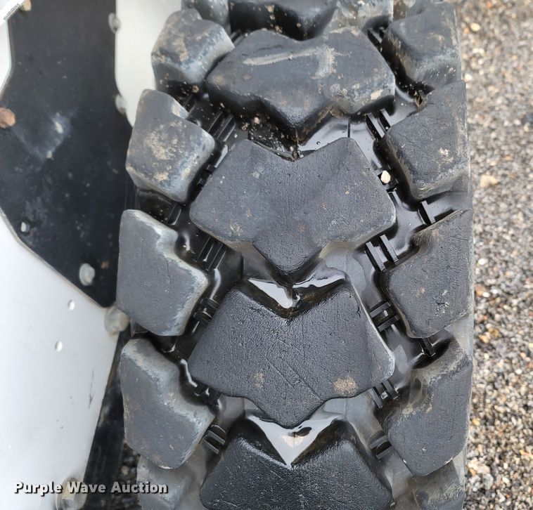 image for item LN9754 Bobcat 863  skid steer loader