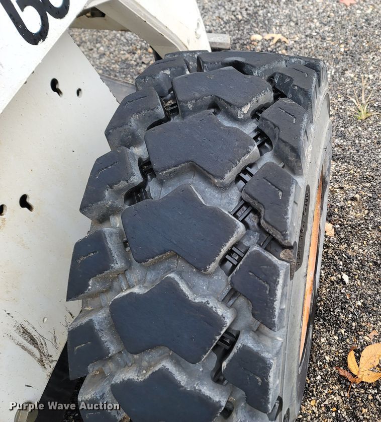 image for item LN9754 Bobcat 863  skid steer loader