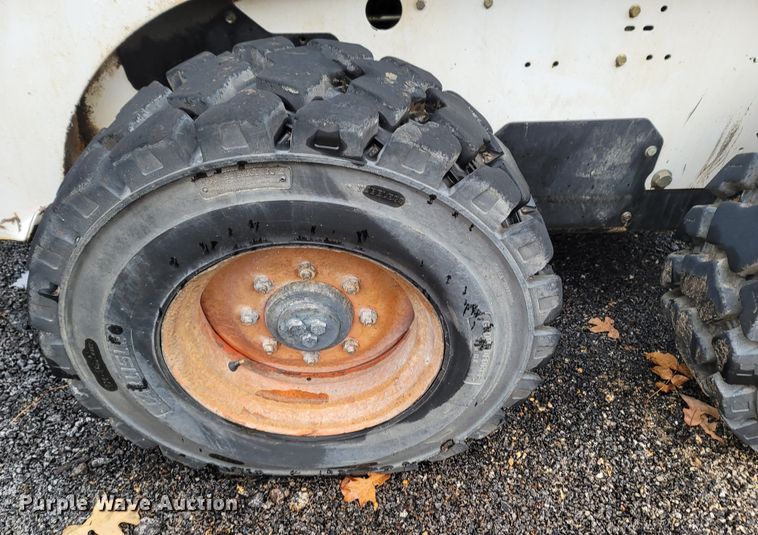 image for item LN9754 Bobcat 863  skid steer loader