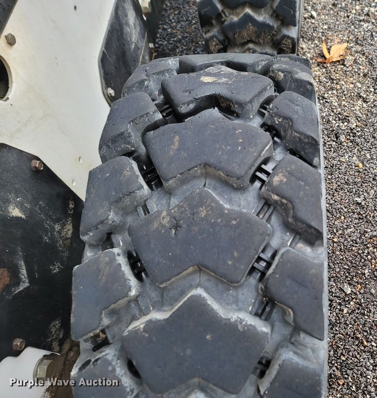 image for item LN9754 Bobcat 863  skid steer loader