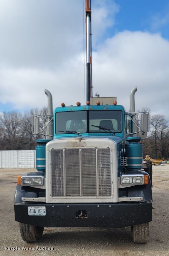 image for item LN9756 1999 Peterbilt 378  pressure digger derrick truck