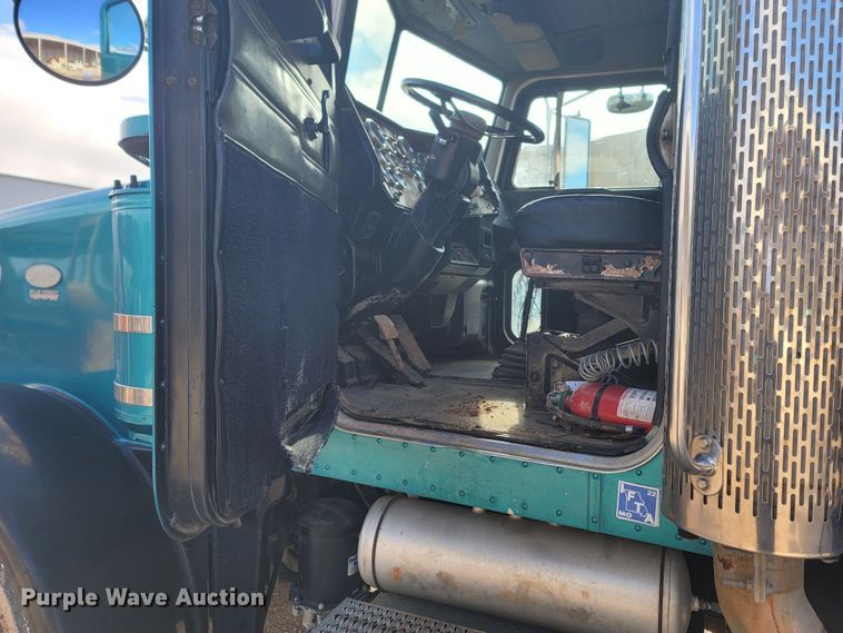 image for item LN9756 1999 Peterbilt 378  pressure digger derrick truck