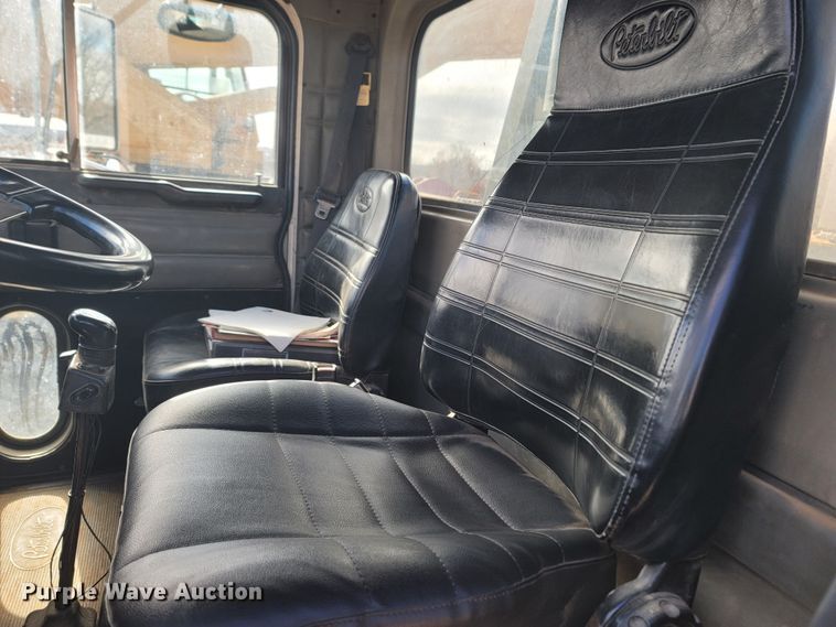 image for item LN9756 1999 Peterbilt 378  pressure digger derrick truck