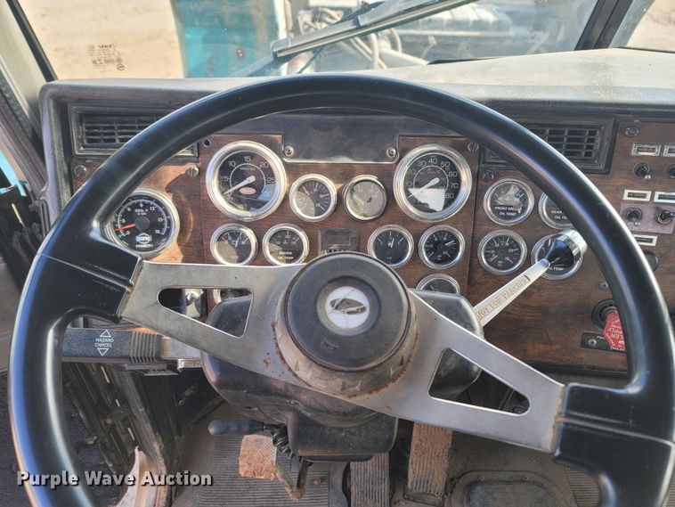 image for item LN9756 1999 Peterbilt 378  pressure digger derrick truck