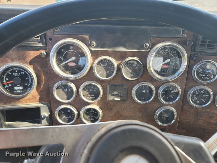 image for item LN9756 1999 Peterbilt 378  pressure digger derrick truck