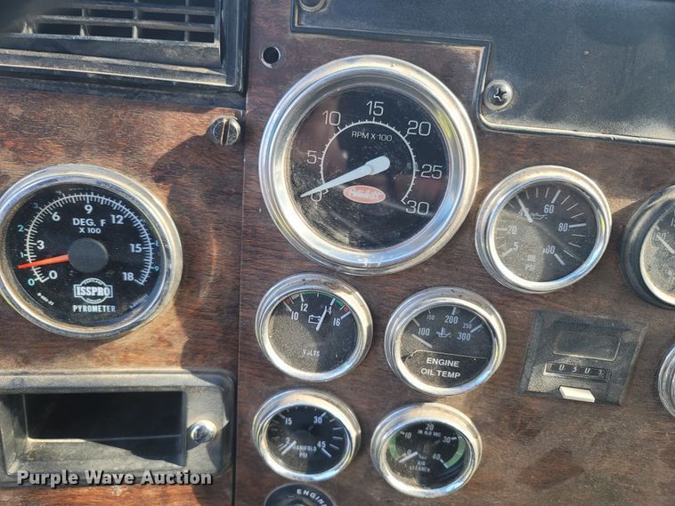 image for item LN9756 1999 Peterbilt 378  pressure digger derrick truck