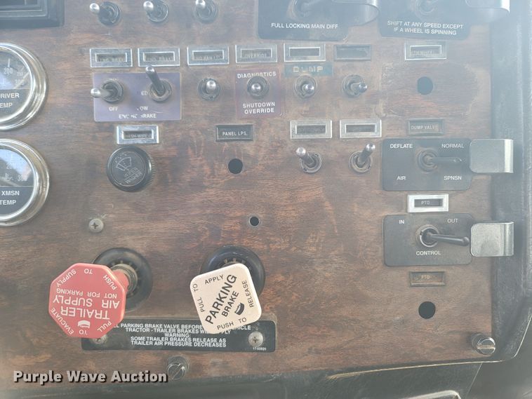 image for item LN9756 1999 Peterbilt 378  pressure digger derrick truck