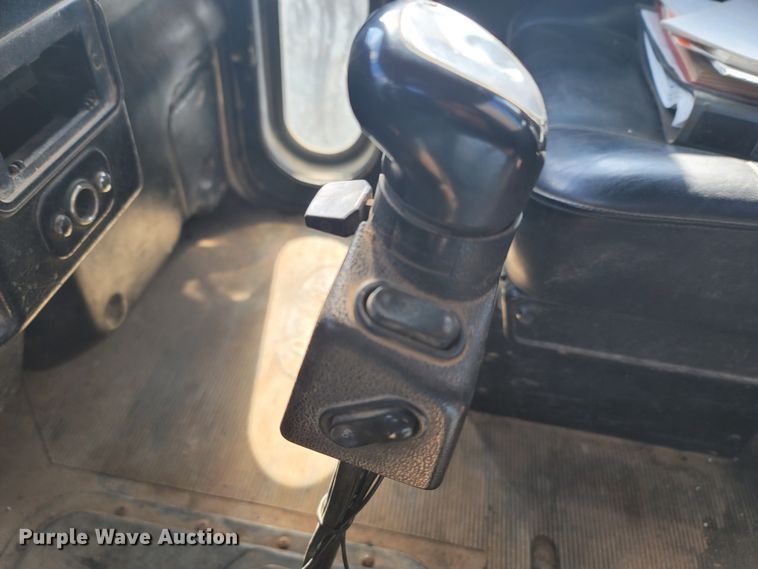 image for item LN9756 1999 Peterbilt 378  pressure digger derrick truck