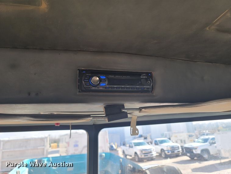 image for item LN9756 1999 Peterbilt 378  pressure digger derrick truck