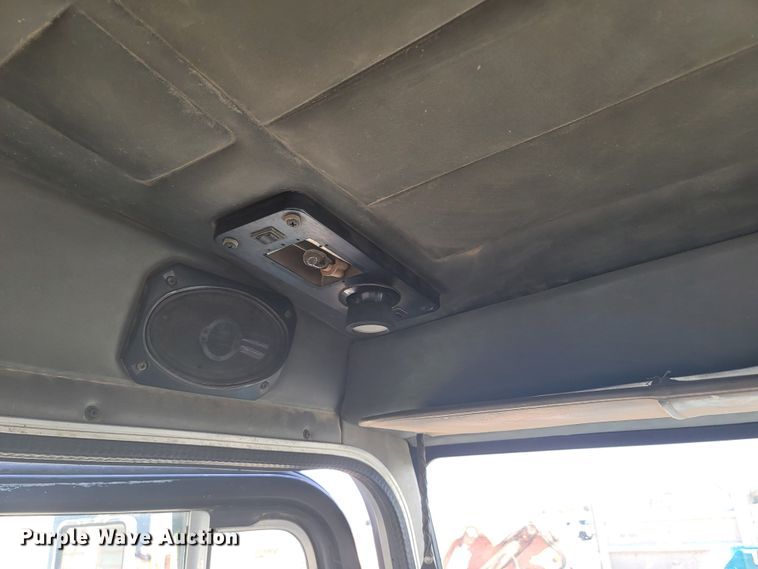 image for item LN9756 1999 Peterbilt 378  pressure digger derrick truck