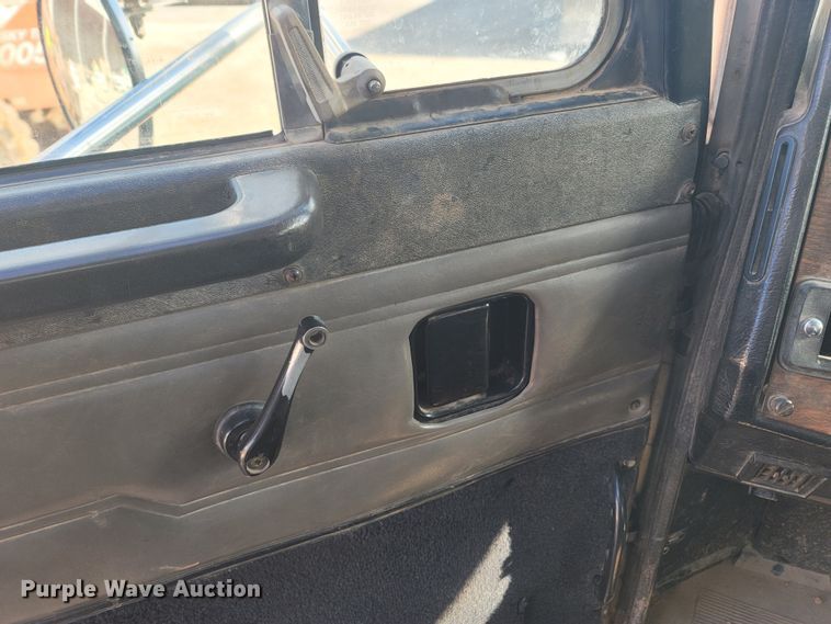 image for item LN9756 1999 Peterbilt 378  pressure digger derrick truck