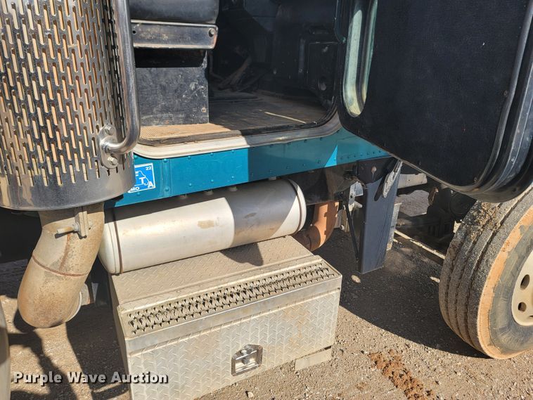 image for item LN9756 1999 Peterbilt 378  pressure digger derrick truck