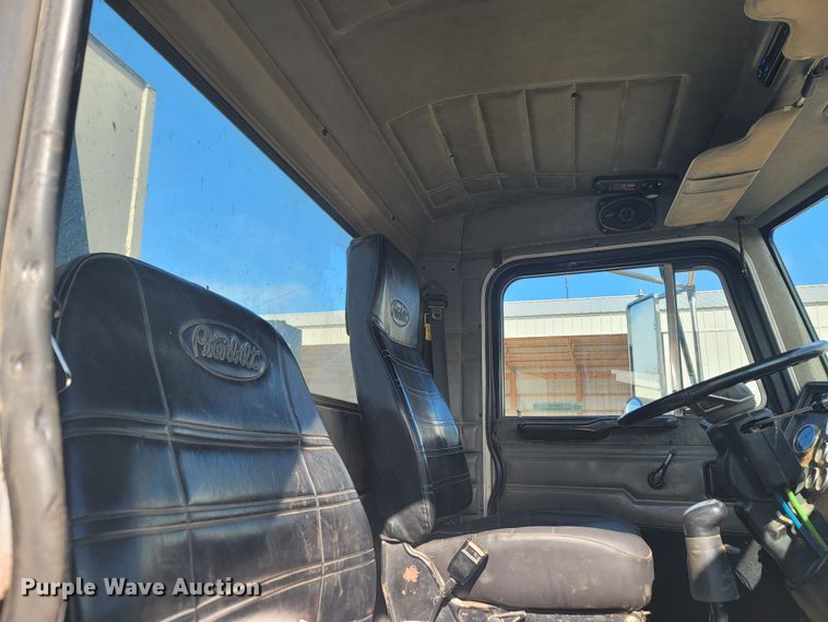 image for item LN9756 1999 Peterbilt 378  pressure digger derrick truck