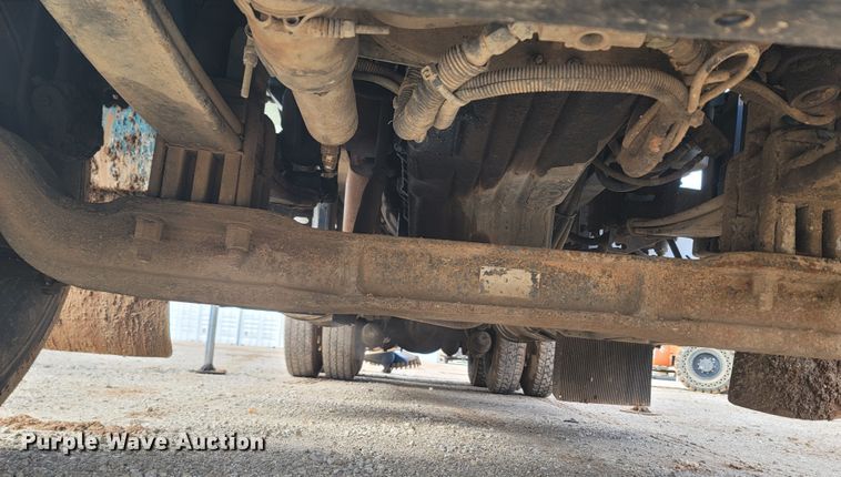 image for item LN9756 1999 Peterbilt 378  pressure digger derrick truck