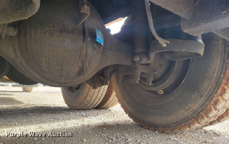 image for item LN9756 1999 Peterbilt 378  pressure digger derrick truck