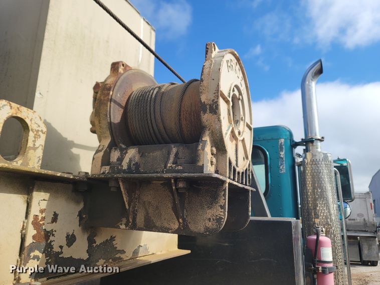 image for item LN9756 1999 Peterbilt 378  pressure digger derrick truck