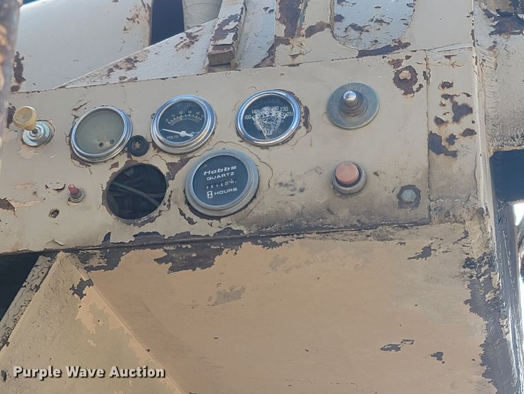 image for item LN9756 1999 Peterbilt 378  pressure digger derrick truck