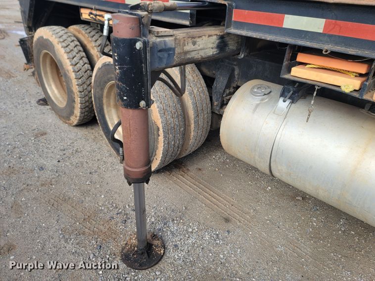 image for item LN9756 1999 Peterbilt 378  pressure digger derrick truck