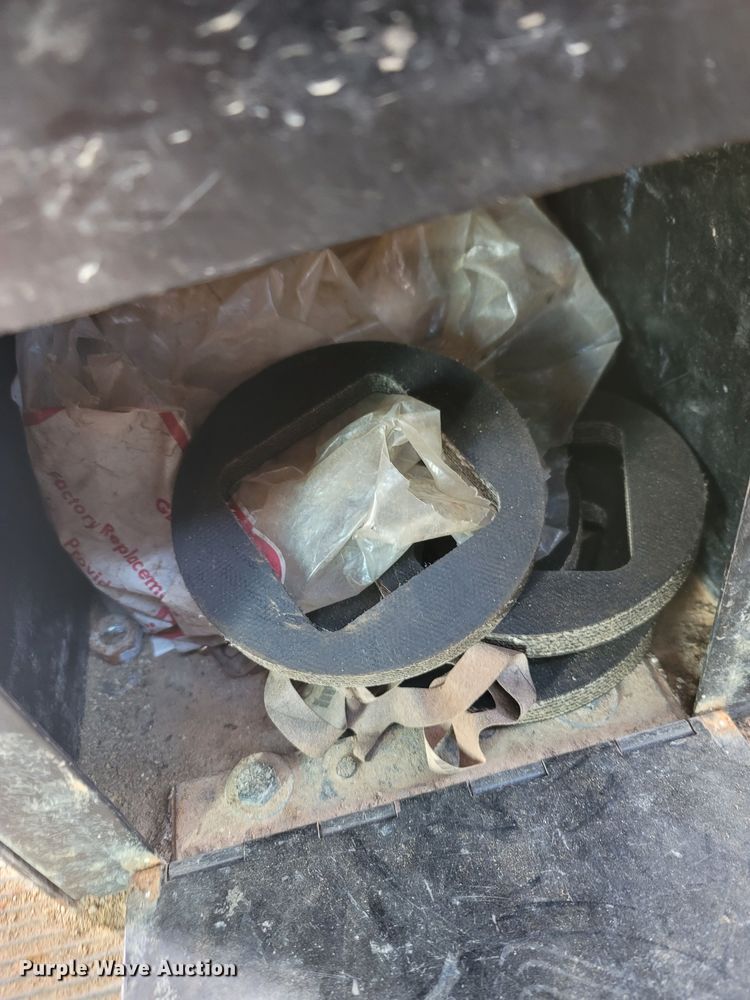 image for item LN9756 1999 Peterbilt 378  pressure digger derrick truck