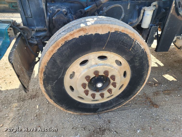 image for item LN9756 1999 Peterbilt 378  pressure digger derrick truck