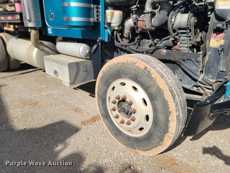 image for item LN9756 1999 Peterbilt 378  pressure digger derrick truck